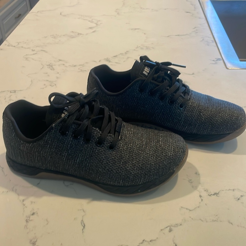 NO BULL - Women’s 7.5 charcoal color